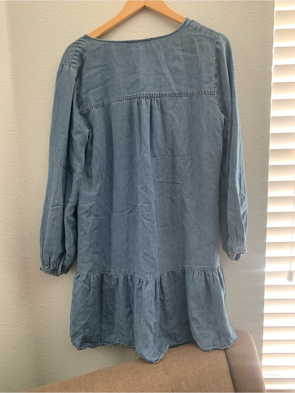 LOFT Dress Womens Medium Blue Chambray Linen Blend Flounce Ruffle Hem Split Neck - Picture 6 of 11